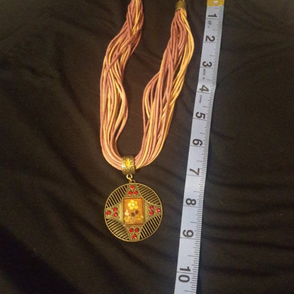 Vintage Necklace in Coral and Red - Picture 3 of 3